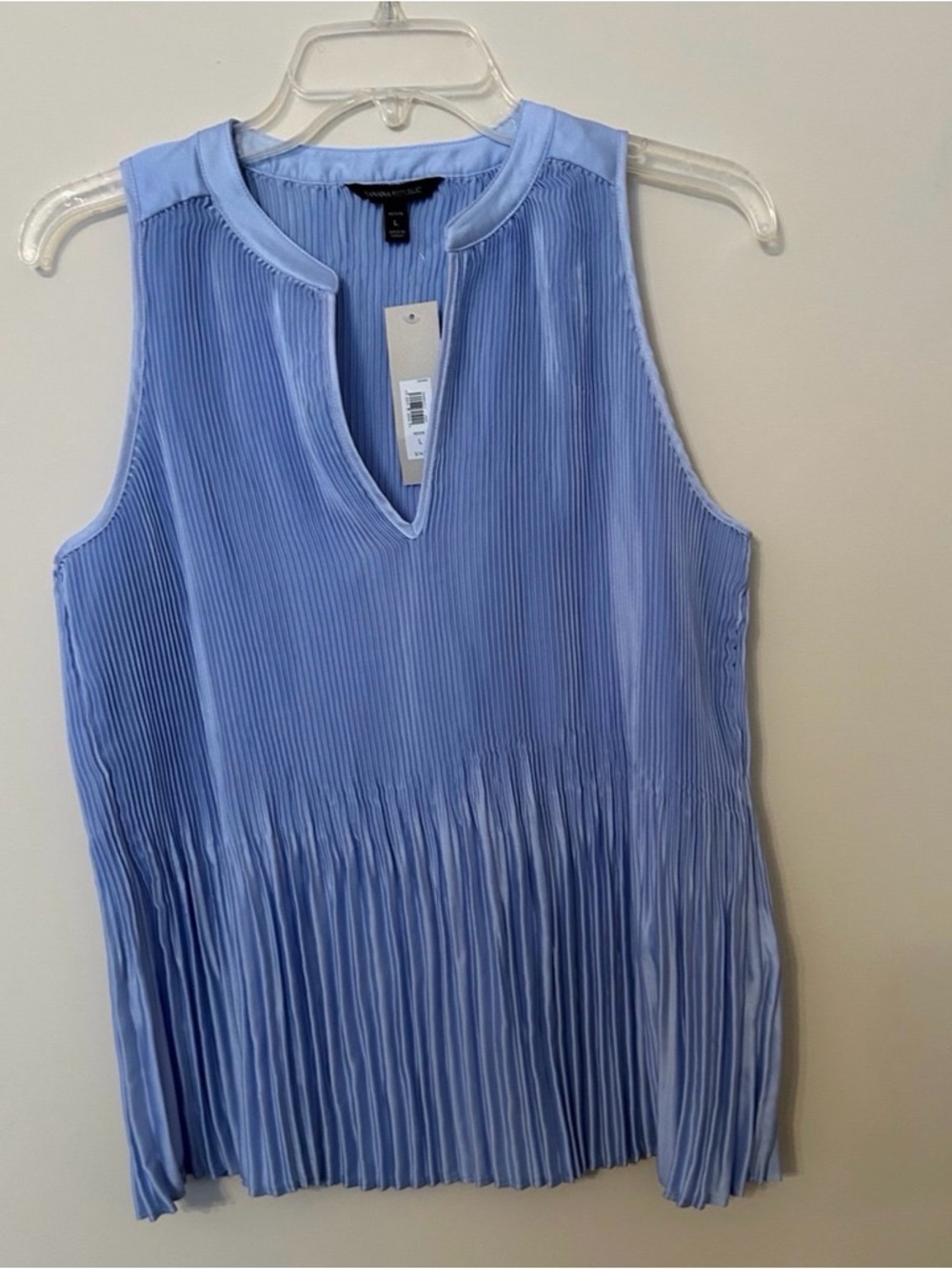 Banana Republic Pleated V-Neck Sleeveless Top  Blue Size Large Petite NWT